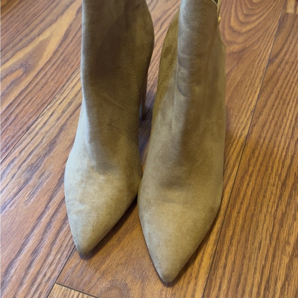 Elegant Tan Suede Ankle Boots